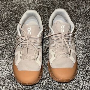 Women’s Size 7 On Cloud Shoes